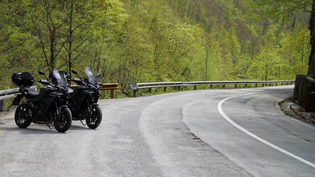 Возьмите мотоцикл Yamaha Triumph или BMW в прокат в Черногории 